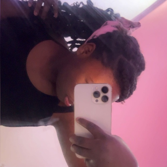 Meet your Posher, Alexia - Picture 1 of 1